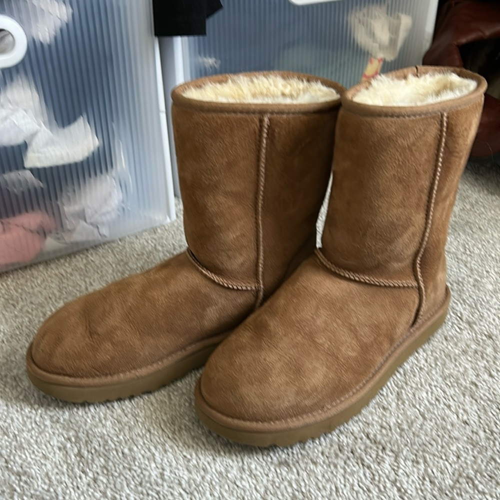 Ugg Classic Short Boots, chestnut color, size 8